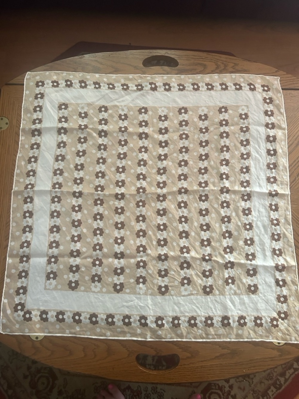 Vintage Daisy Square Scarf - Picture 7 of 10